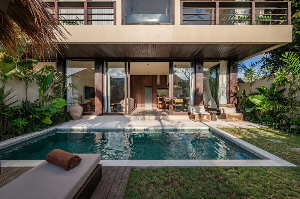 Architectural Tropical Retreat in Peaceful Seseh
