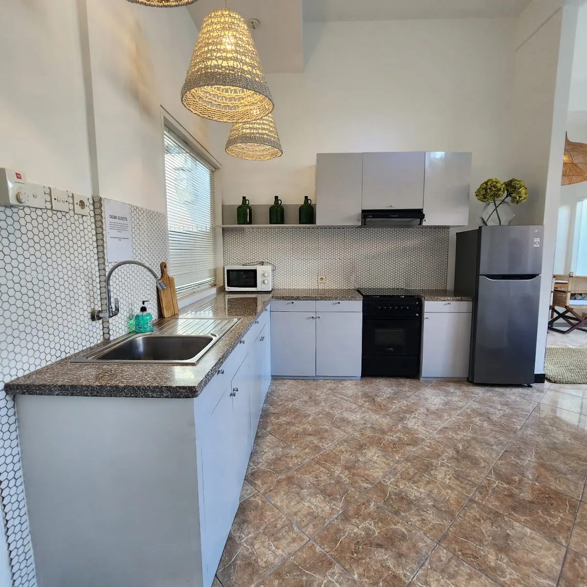 ML5 - Sunlit Apartment Tibubeneng — photo 3